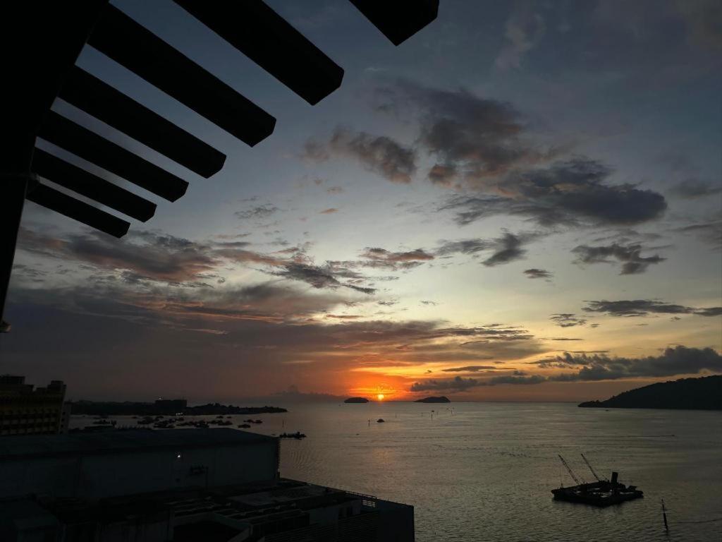 Grandis Hotels And Resorts Kota Kinabalu Bagian luar foto